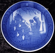 1981 ROYAL COPENHAGEN PIATTO