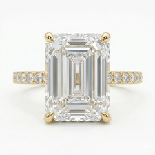 Anello con diamanti coltivati