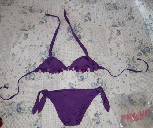 Bikini viola con fiori - pin, up