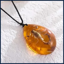 Collana con ciondolo ambra