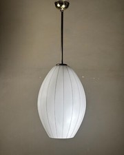 Lampadario vintage anni '50 in ottone e vetro opalino attribuibile ad Arredoluce
