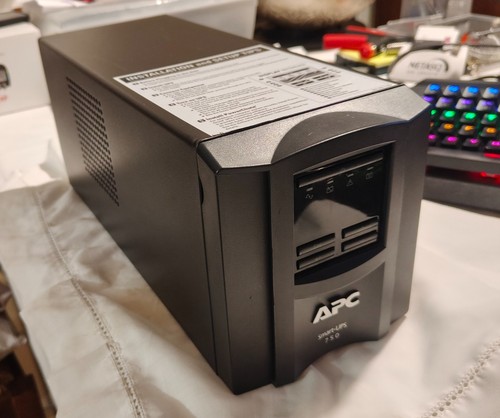 Apc smart ups 750 smt750i - apc, smart-ups