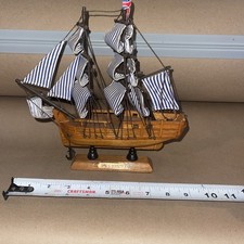 Barca a vela vintage in legno