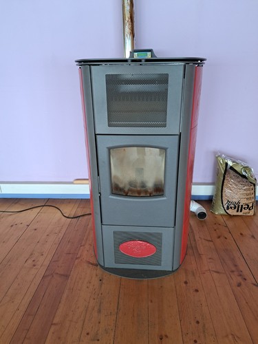 Stufa pellet usata rosso - stufa,