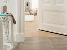 sottoporta autoadesiva spazzola con molla paraspifferi alluminio bianco 1 mt