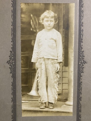 Carino ragazzo bambino con