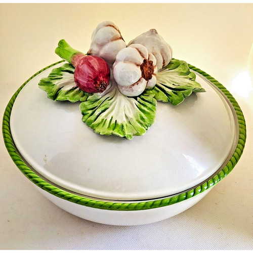 Serving dish covered made - serving, in