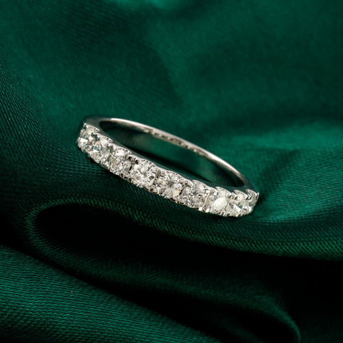 Anello metà eternity - metà, rotondo