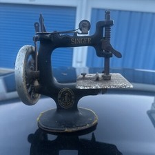 Antica macchina da cucire in