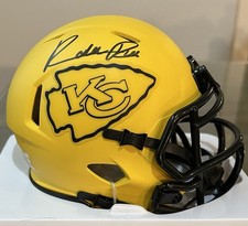 Mini casco Rave firmato Rashee