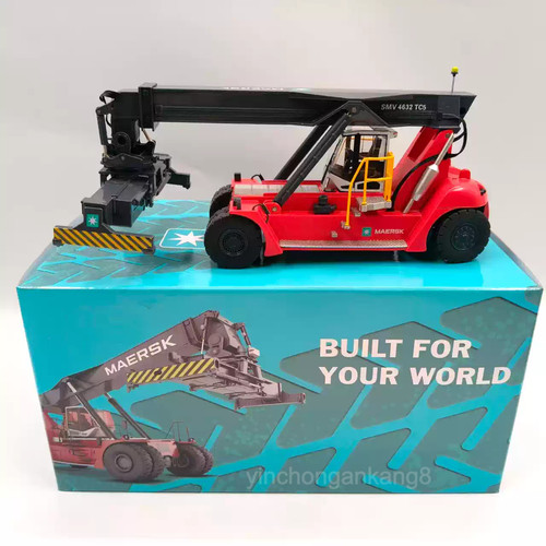 Container reach stacker - 1:50,