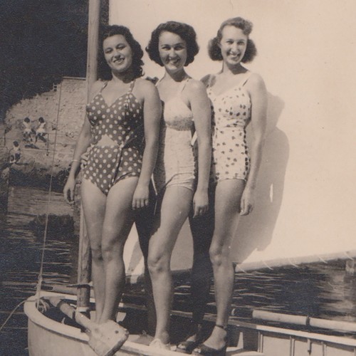 Tre donne sorridenti - , in