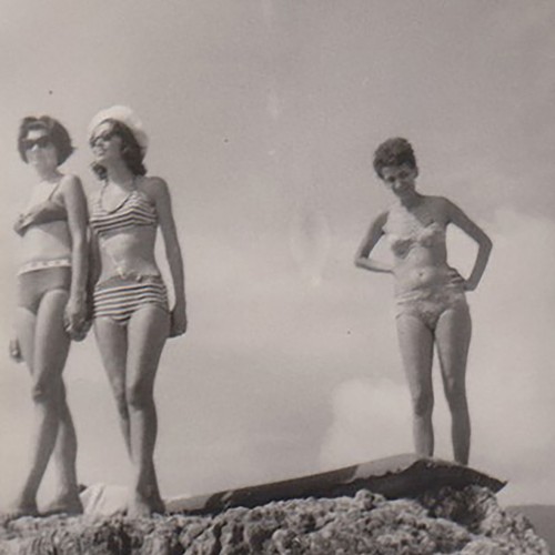 Tre giovani donne - , bikini