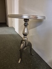 Tavolino con piedistallo in