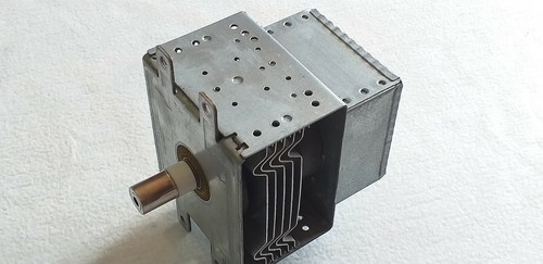 Antenna magnetron forno - antenna, a