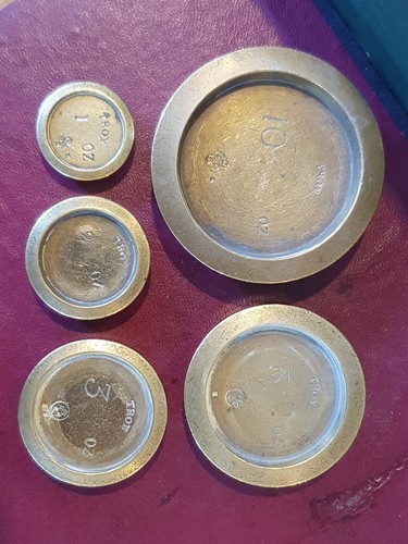 Antique brass troy weights - troy, 10