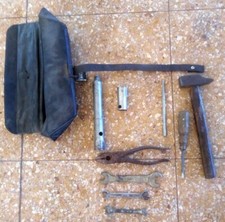 LANCIA FULVIA COUPE' HF 1.6 RALLYE USED AND ORIGINAL TOOLS KIT WITH BAG (010)