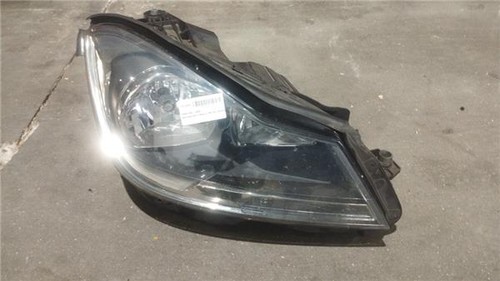 Faro anteriore destro