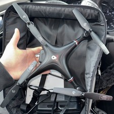 Drone in pietra sacra