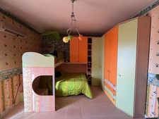 Cameretta per  bambini con letto a castello.
