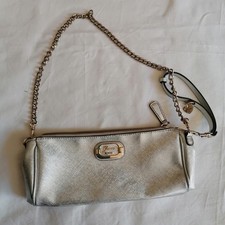 Pochette in ecopelle argentata GUESS