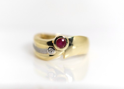 Anello donna oro giallo rubino