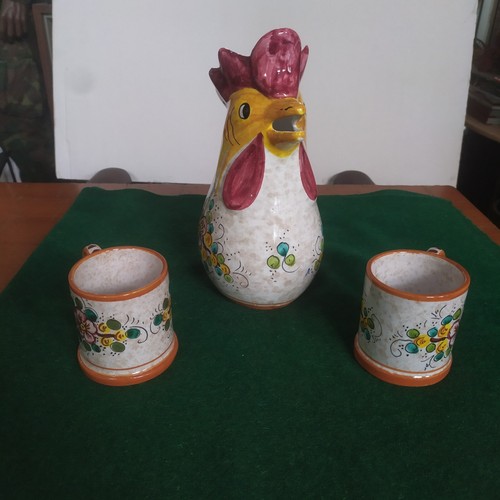 Brocca ceramica forma di - in, a