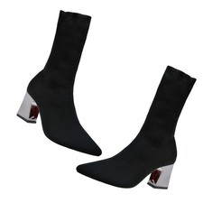  1 paio di stivali con calzino