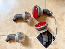 Scatola di vecchi ricambi Land Rover Serie 1 S1 tra cui luci militari, calibri, ecc