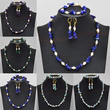 Set orecchini collana bracciale perle barocche bianche 7-8 mm e gemme ghiaia multiple