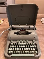 MACCHINA DA SCRIVERE (1964) Hermes 3000 Typewriter - Seafoam Green w/ Case