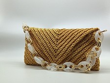 Pochette dorata fatta a mano