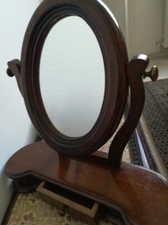 Piccola specchiera basculante da comò in legno mod.a fagiolo vintage