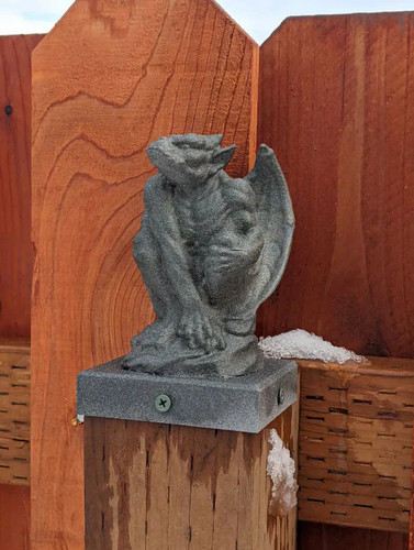 Gargoyle recinzione post - recinzione,
