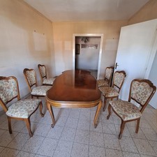 Tavolo Di Legno Più  Le 6 Sedie