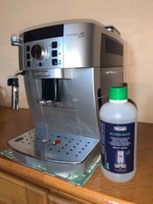 DeLonghi Magnifica S 22.11 con macinacaffè integrato + Decalcificante 500ml