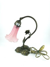 Abat-jour in ottone con fiore decorativo e vetro flute rosa comodino camera 