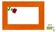 Cornice in legno arancione