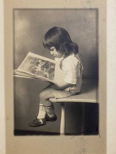 Carina bambina bambina lettura