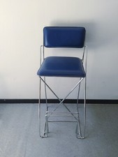 Sgabello moderno in ecopelle e acciaio cromato 