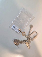 Bracciale nuovo con etichette