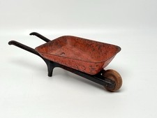 Antica carriola giocattolo in