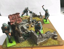4 Soldatini Britains Deetail LTD 1971 Tedeschi WWII con Diorama