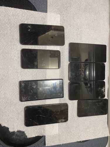 Lot broken phones - of, 8