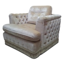 Poltrona capitonné artigianale in velluto di seta Rubelli avorio fatta in Italia