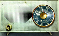 PICCOLA RADIO DA COMODINO