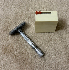 Antico rasoio uomo dispenser
