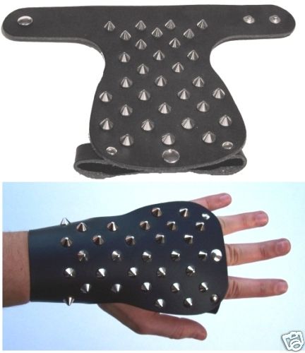 Bracciale coprimano borchiato - bracciale,