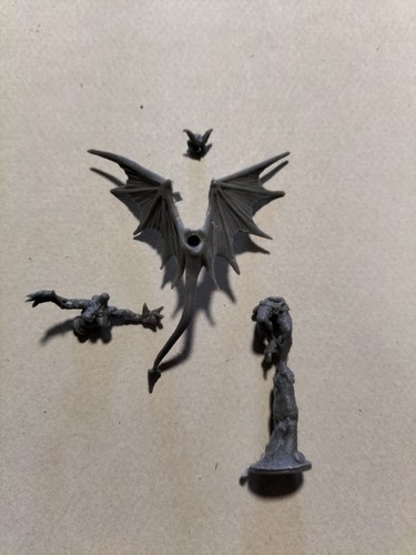 Gargoyle miniature - x,