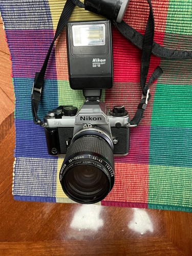 Nikon con obiettivo - nikon,